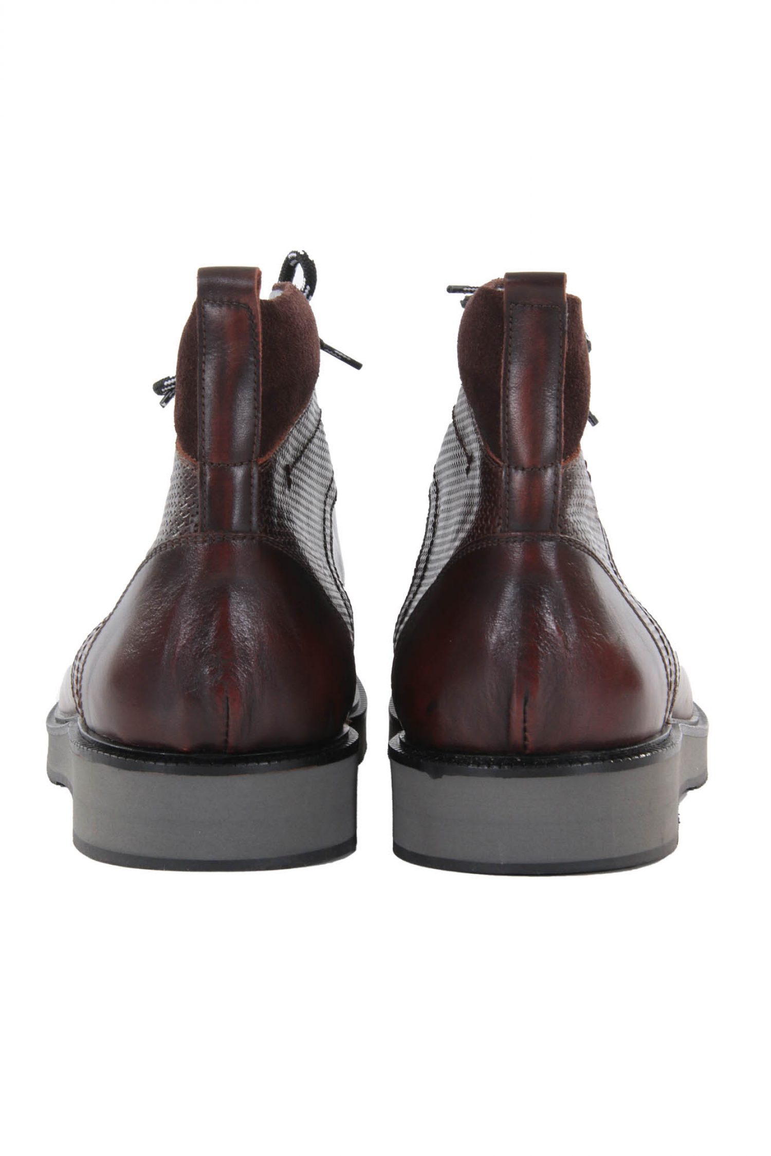 TOM FRANK ΠΑΠΟΥΤΣΙΑ ΜΠΟΤΑΚΙ ΚΑΦΕ φωτογραφία