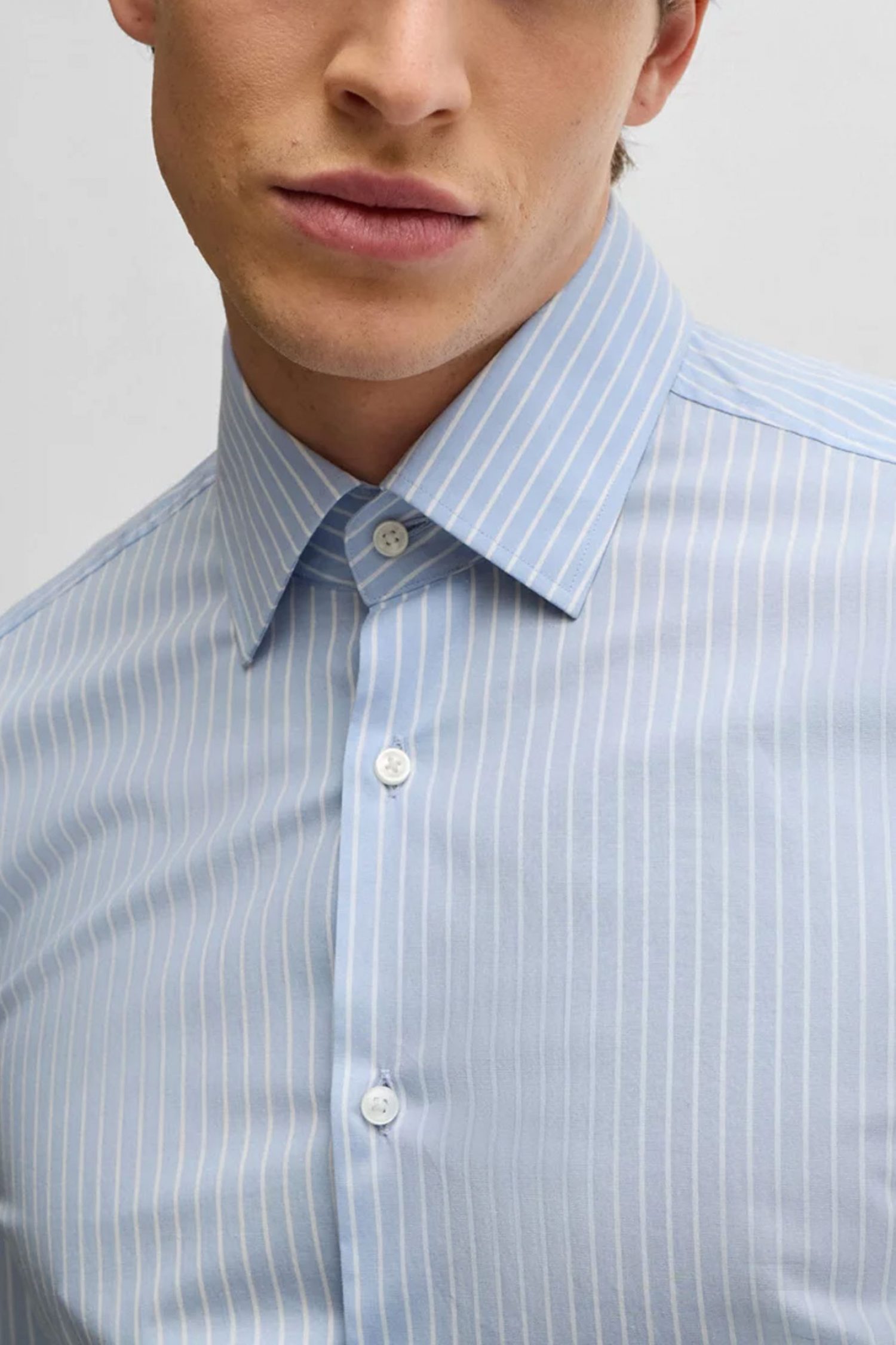 BOSS ΠΟΥΚΑΜΙΣΟ ΡΙΓΕ SLIM FIT EASY IRON H-HANK-KENT-C1-214 ΣΙΕΛ-ΛΕΥΚΟ φωτογραφία