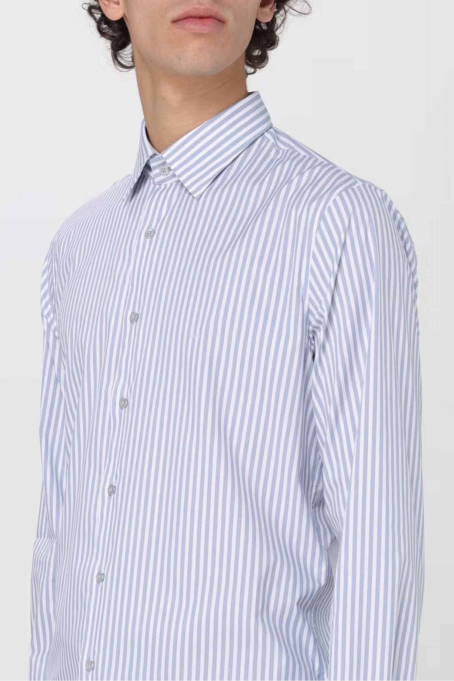 MICHAEL KORS ΠΟΥΚΑΜΙΣΟ ΡΙΓΕ SLIM FIT PERFORMANCE STRETCH ΣΙΕΛ-ΛΕΥΚΟ φωτογραφία