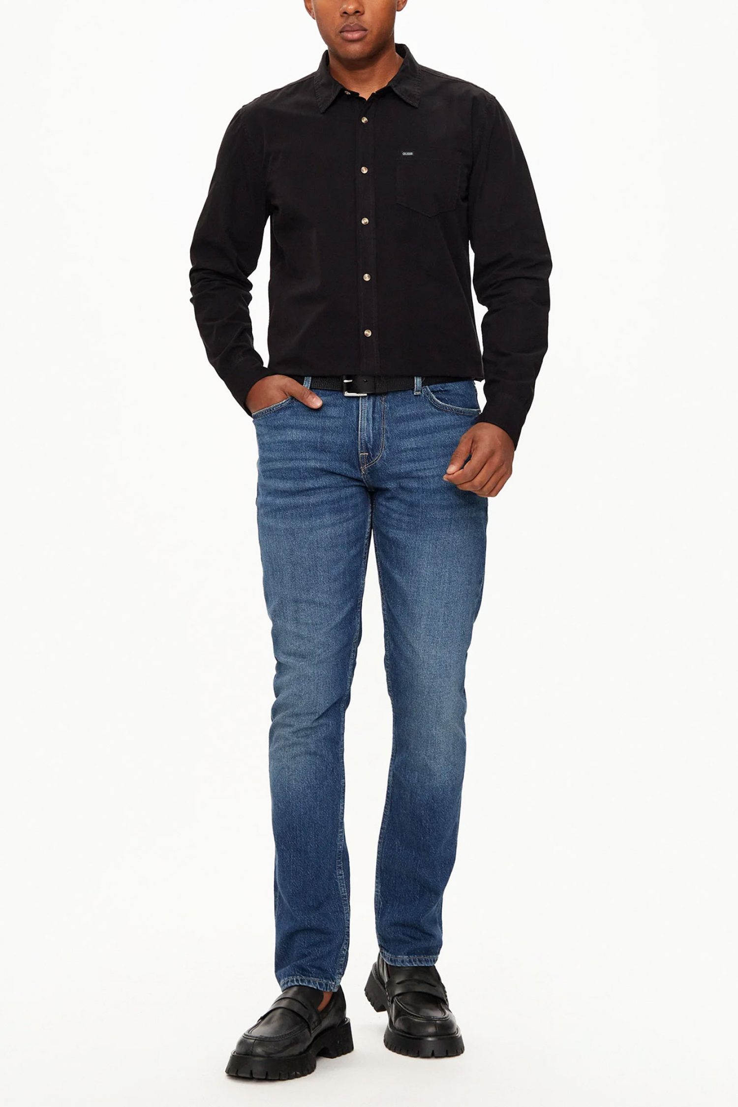 GUESS JEANS ΠΟΥΚΑΜΙΣΟ SLIM FIT LOGO ΜΑΥΡΟ φωτογραφία