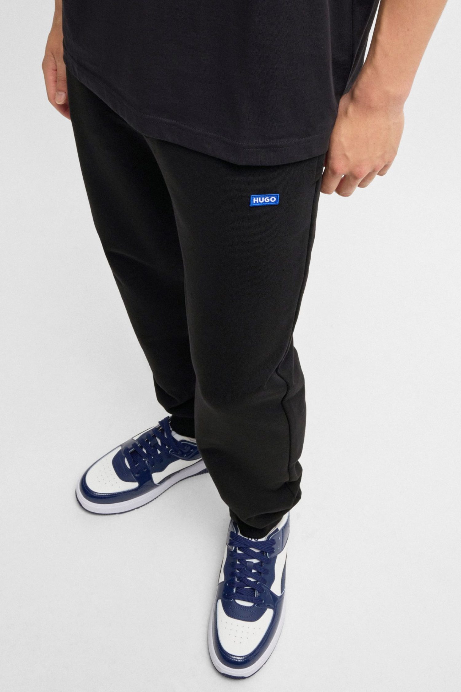 HUGO BLUE ΠΑΝΤΕΛΟΝΙ ΦΟΡΜΑ NAPIN ΜΑΥΡΟ