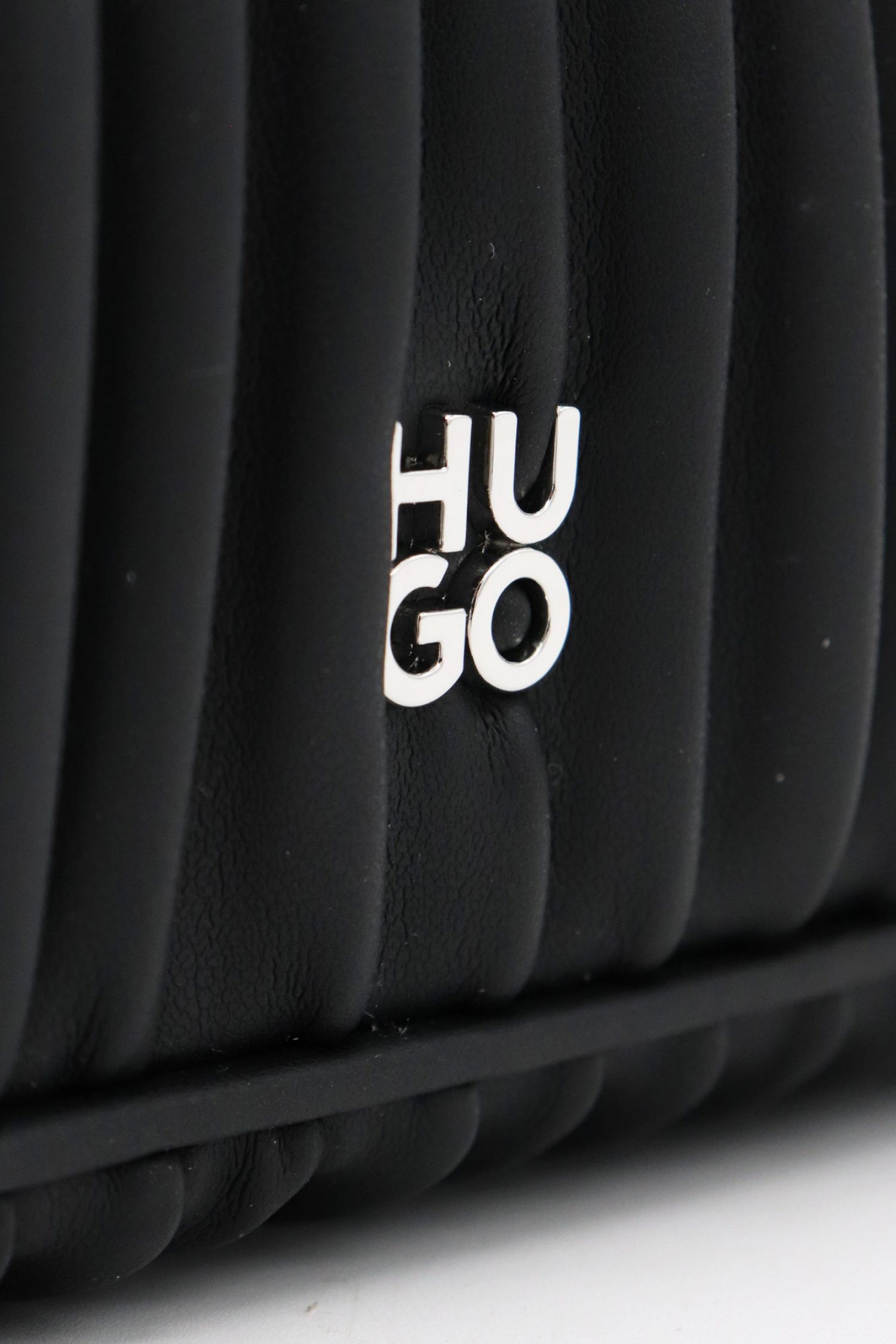 HUGO ΤΣΑΝΤΑ ΩΜΟΥ CHRIS SM HOBO-PLISSE LOGO ΜΑΥΡΟ