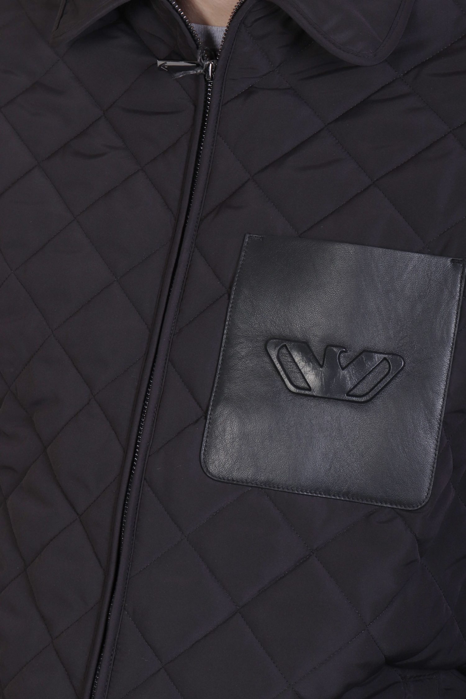 EMPORIO ARMANI ΜΠΟΥΦΑΝ JACKET ΚΑΠΙΤΟΝΕ MAYΡΟ φωτογραφία