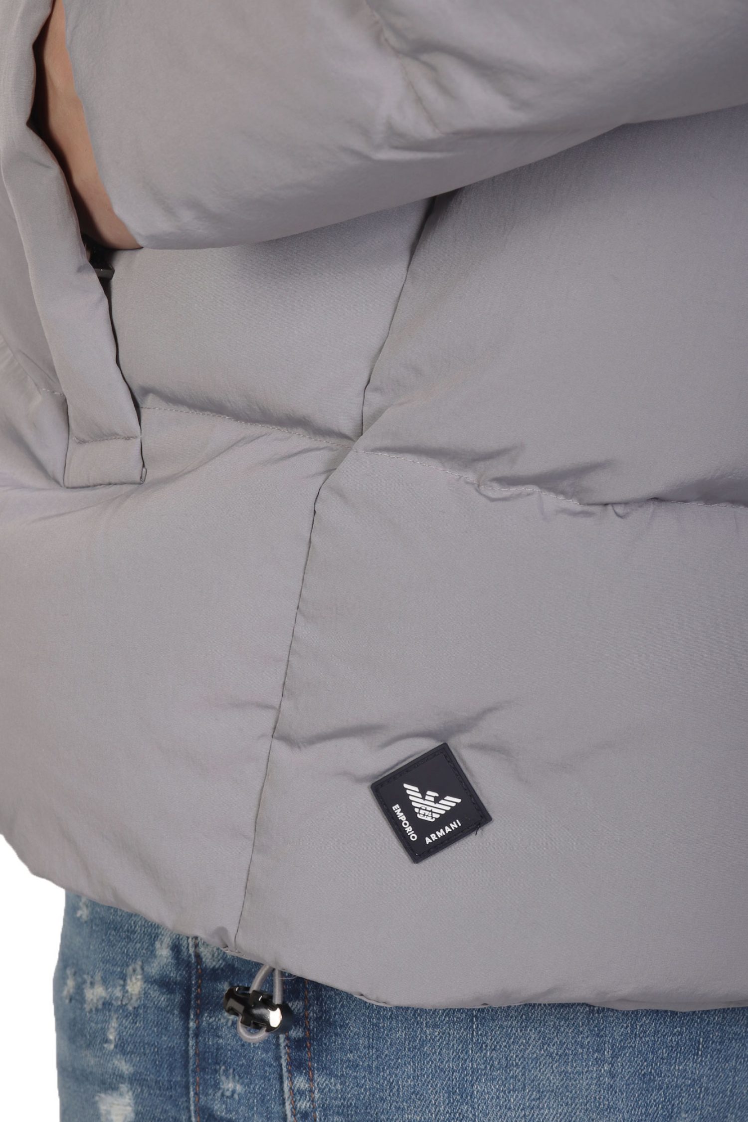 EMPORIO ARMANI ΜΠΟΥΦΑΝ ΠΟΥΠΟΥΛΟ ΑΠΟΣΠΩΜΕΝΗ ΚΟΥΚΟΥΛΑ ΓΚΡΙ φωτογραφία