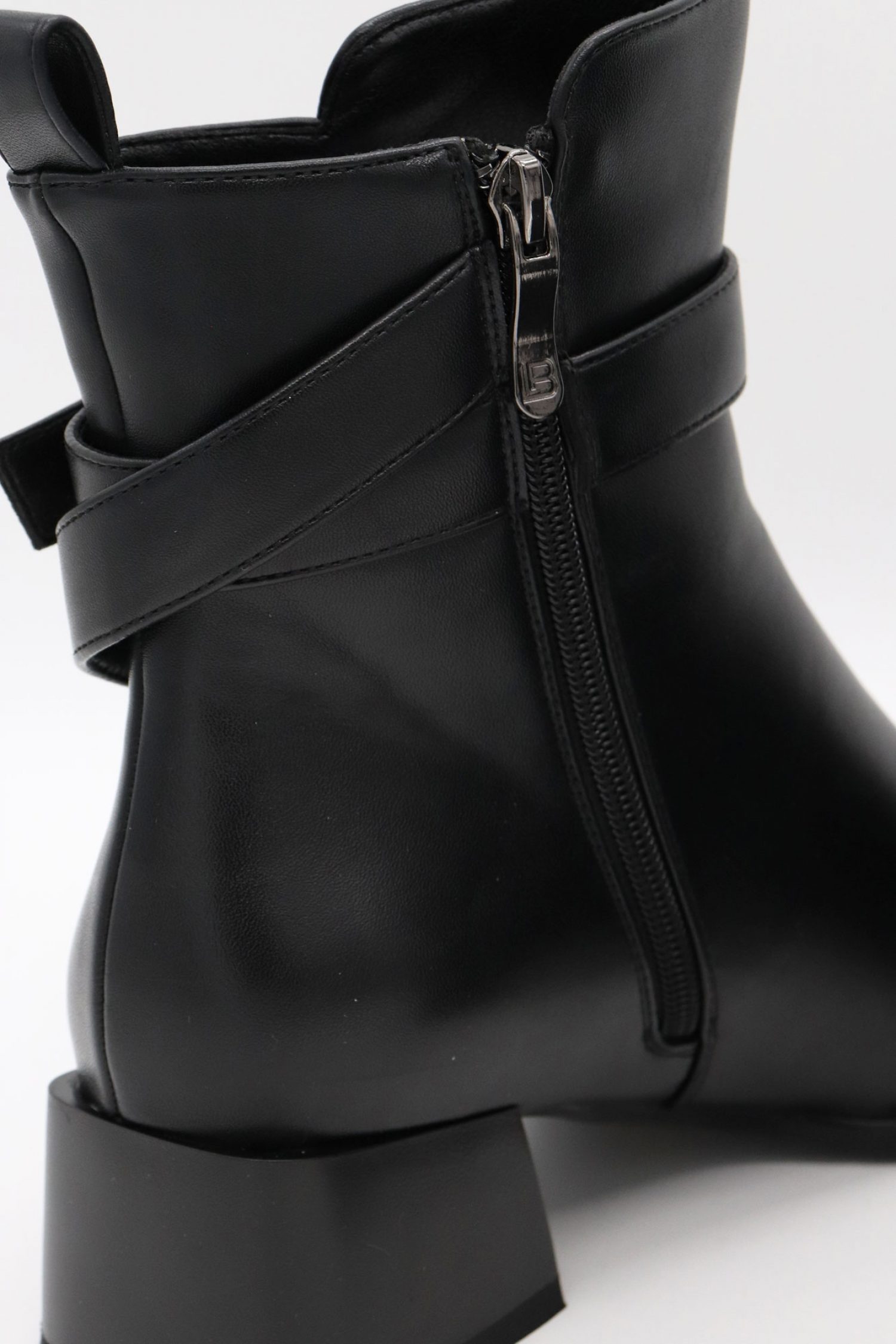 LAURA BIAGIOTTI ΠΑΠΟΥΤΣΙΑ ΜΠΟΤΑΚΙΑ ΦΕΡΜΟΥΑΡ LOGO MAYΡΟ