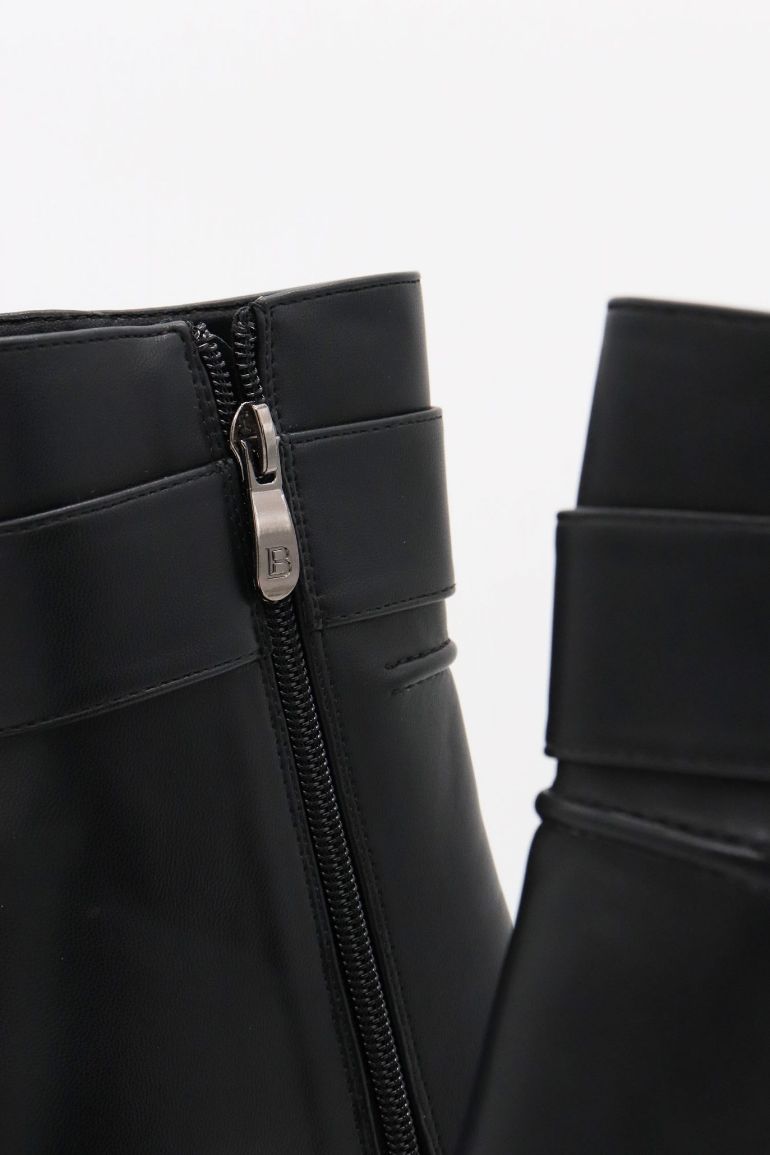 LAURA BIAGIOTTI ΠΑΠΟΥΤΣΙΑ ΜΠΟΤΑΚΙΑ ΦΕΡΜΟΥΑΡ METAΛΛΙΚΟ LOGO MAYΡΟ φωτογραφία