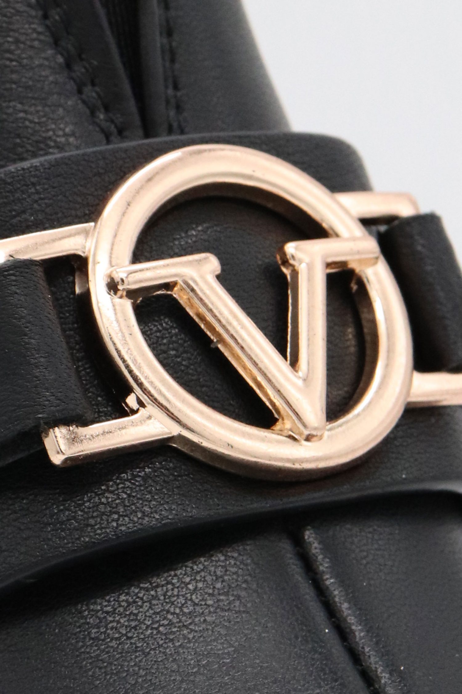 V 19.69 ΠΑΠΟΥΤΣΙΑ ΜΠΟΤΑΚΙΑ ΦΕΡΜΟΥΑΡ MEΤΑΛΛΙΚΟ LOGO ΜΑΥΡΟ φωτογραφία