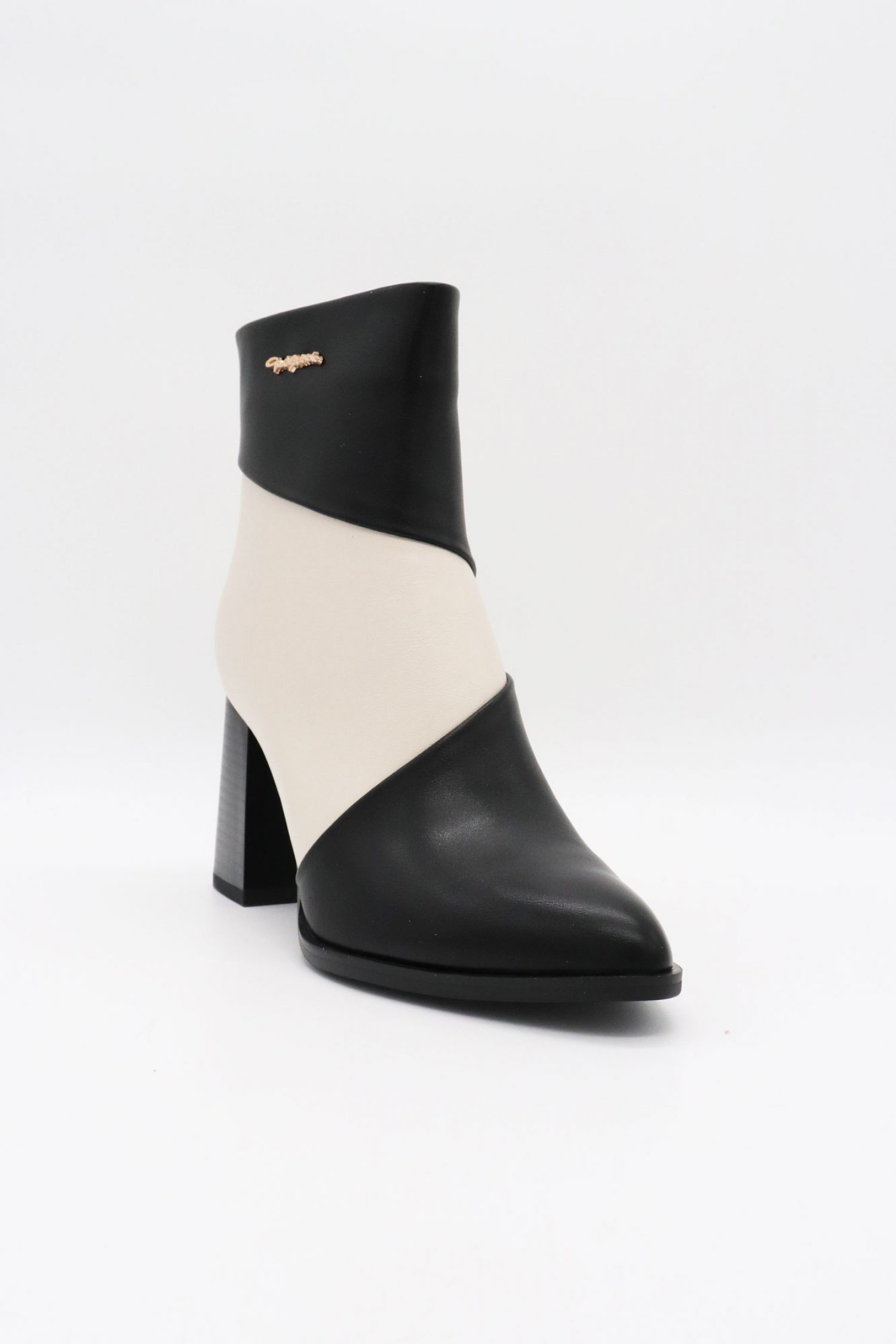 GAI MATTIOLO ΠΑΠΟΥΤΣΙΑ ΜΠΟΤΑΚΙΑ ΦΕΡΜΟΥΑΡ ΜΕΤΑΛΛΙΚΟ LOGO ΑΣΠΡΟ/ΜΑΥΡΟ