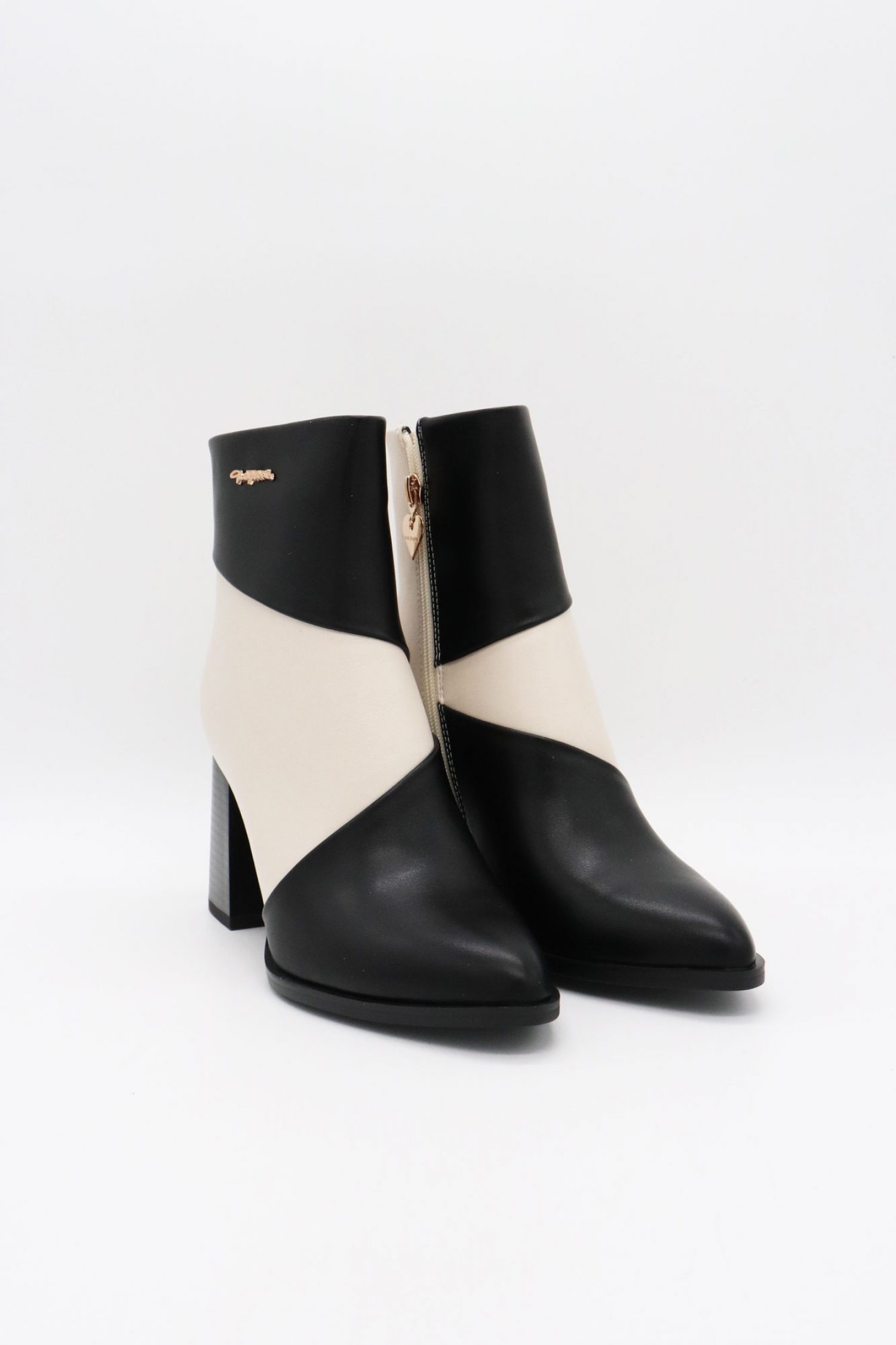 GAI MATTIOLO ΠΑΠΟΥΤΣΙΑ ΜΠΟΤΑΚΙΑ ΦΕΡΜΟΥΑΡ ΜΕΤΑΛΛΙΚΟ LOGO ΑΣΠΡΟ/ΜΑΥΡΟ