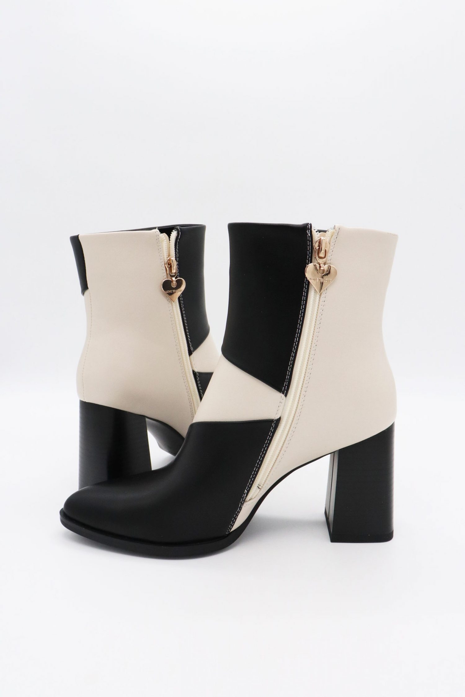 GAI MATTIOLO ΠΑΠΟΥΤΣΙΑ ΜΠΟΤΑΚΙΑ ΦΕΡΜΟΥΑΡ ΜΕΤΑΛΛΙΚΟ LOGO ΑΣΠΡΟ/ΜΑΥΡΟ