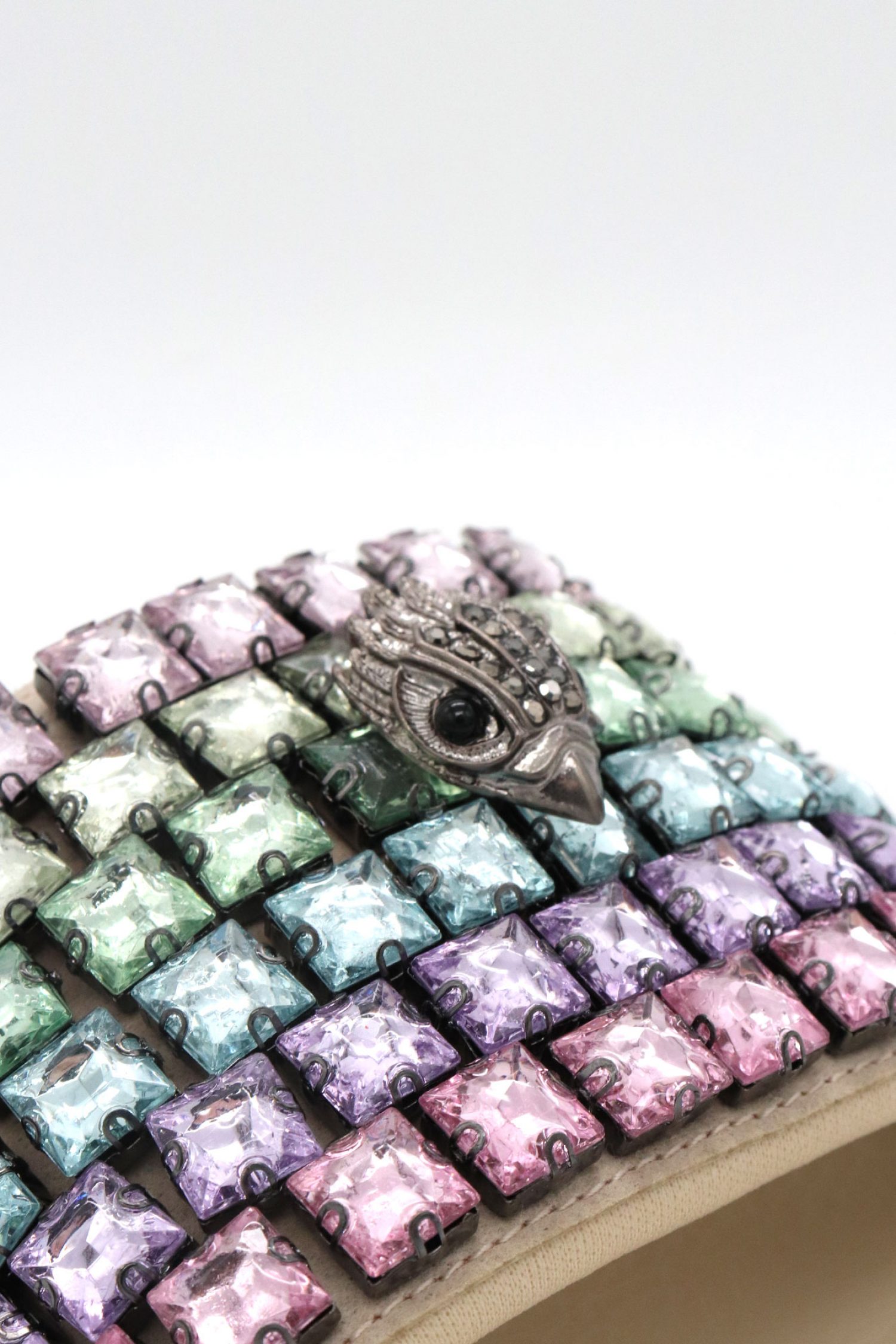 KURT GEIGER ΠΑΠΟΥΤΣΙΑ ΠΑΝΤΟΦΛΕΣ MEENA EAGLE JEWEL ΜΕΤΑΛΛΙΚΕΣ ΠΕΤΡΕΣ ΠΟΛΥΧΡΩΜΕΣ LOGO ΜΠΕΖ φωτογραφία