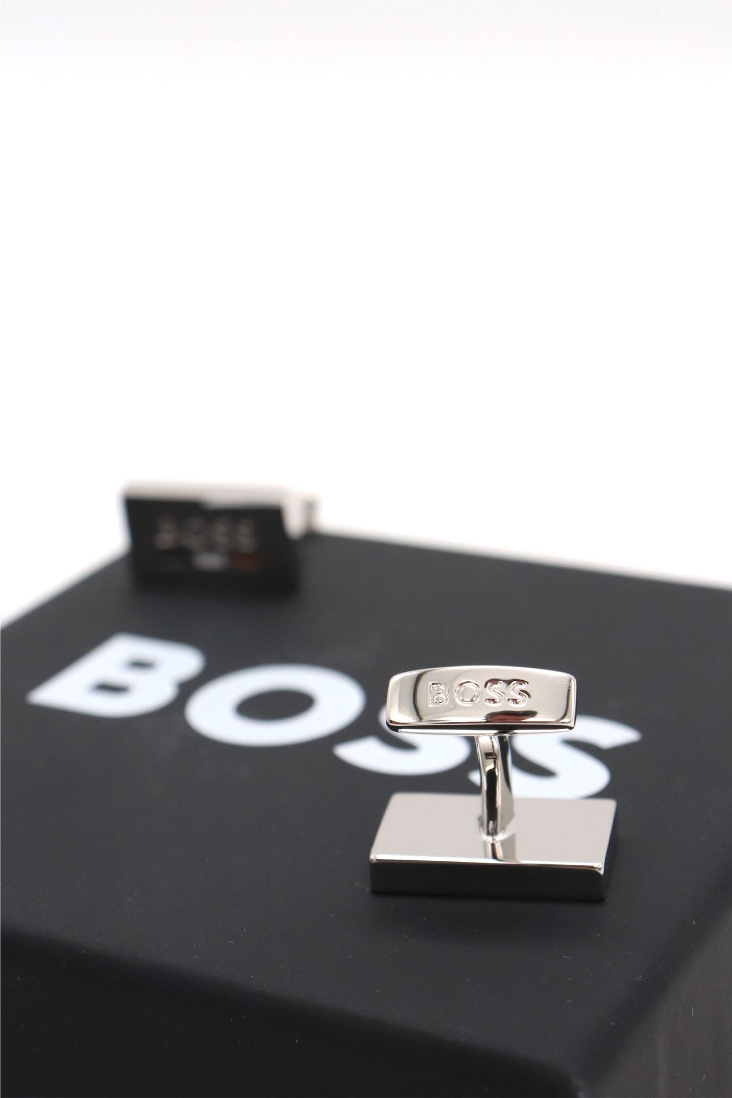 BOSS ΜΑΝΙΚΕΤΟΚΟΥΜΠΑ B-ICONICDET-CUF ΑΣΗΜΙ φωτογραφία