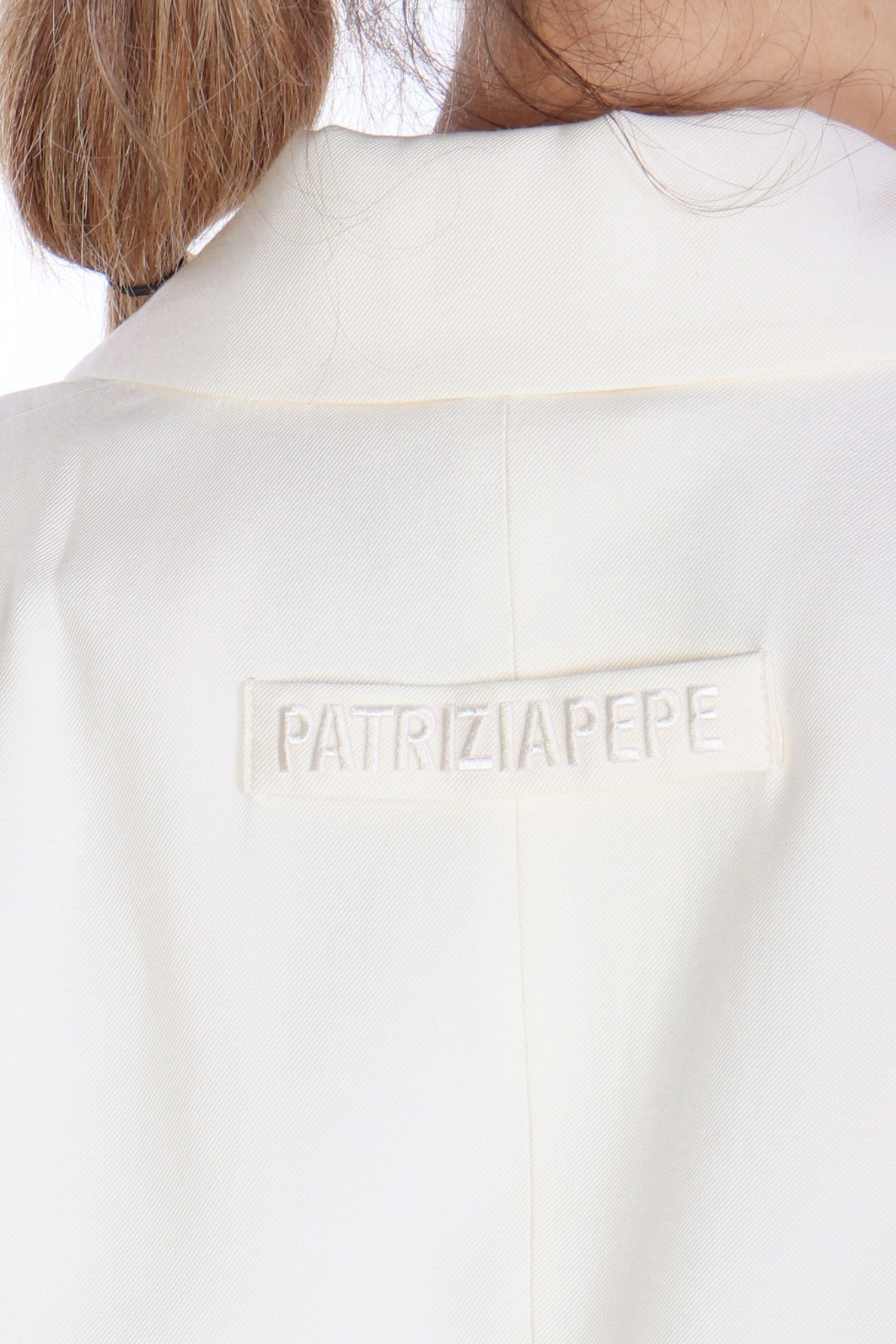 PATRIZIA PEPE ΣΑΚΑΚΙ ΚΟΝΤΟ ΜΑΝΙΚΙ LOGO ΠΙΣΩ ΕΚΡΟΥ φωτογραφία