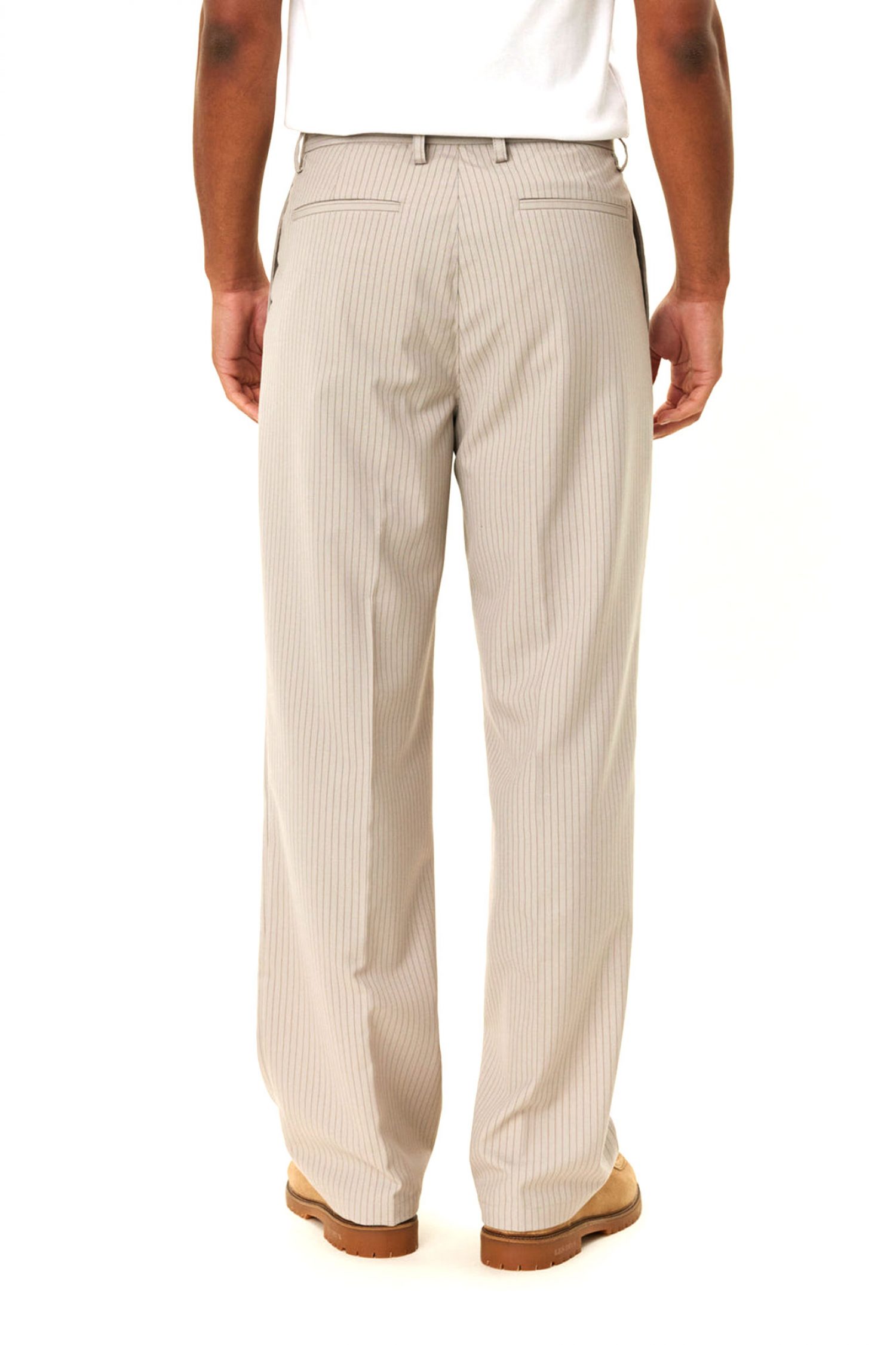 LES DEUX ΠΑΝΤΕΛΟΝΙ CHINO ΠΙΕΤΑ REECE PLEATED PINSTRIPE ΡΙΓΕ ΜΠΕΖ-ΚΑΦΕ φωτογραφία