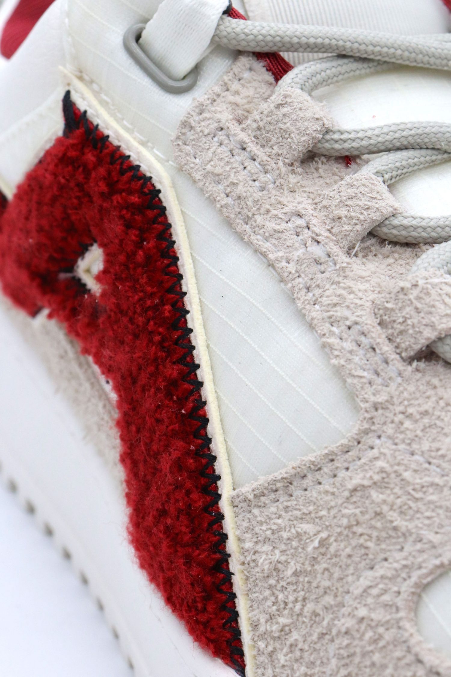 EMPORIO ARMANI ΠΑΠΟΥΤΣΙΑ SNEAKERS LOGO ΛΕΥΚΟ-ΜΠΟΡΝΤΩ