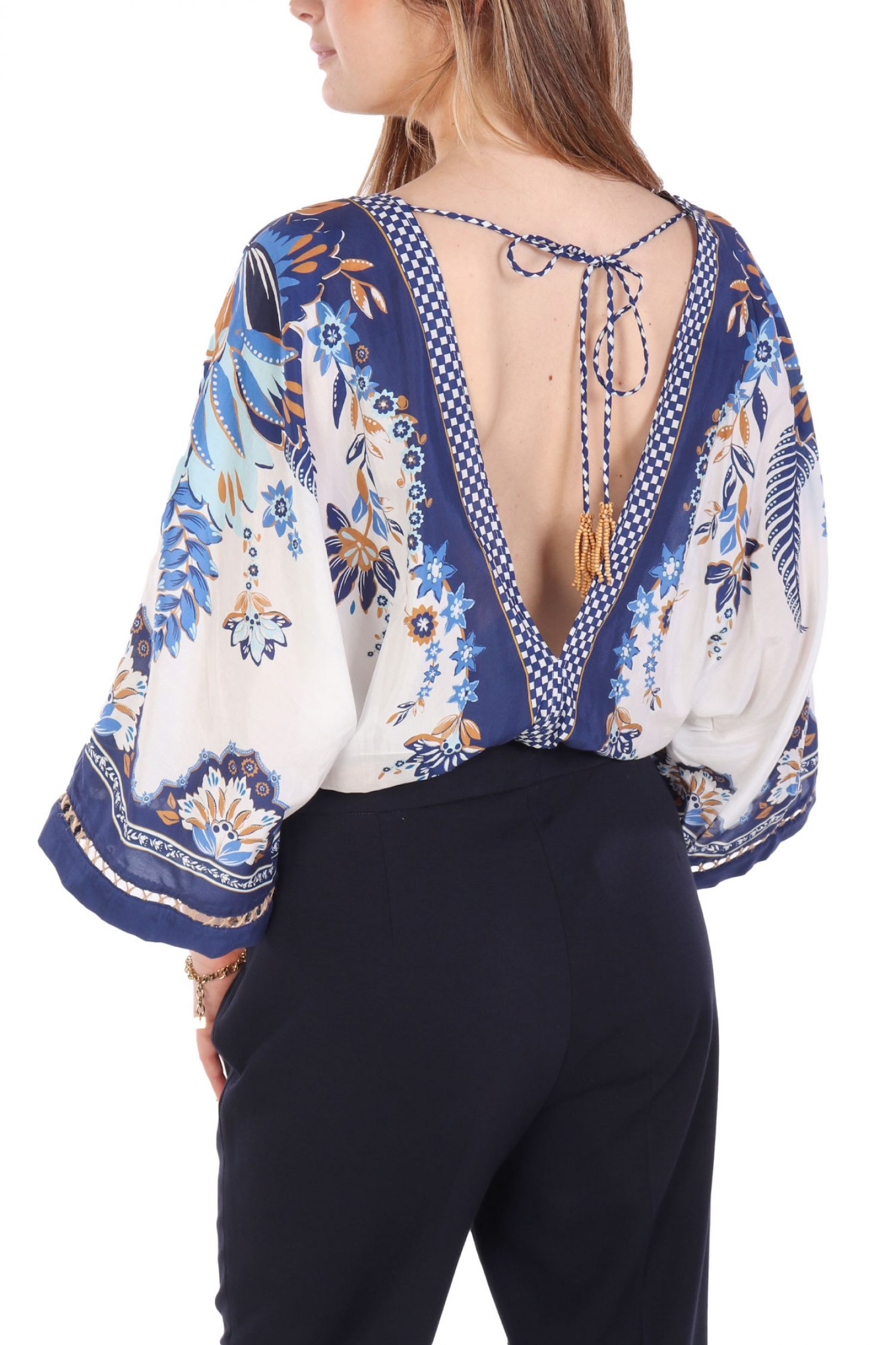 FARM RIO ΚΟΡΜΑΚΙ ANA TAPESTRY ΒΑΘΥ ΝΤΕΚΟΛΤΕ ΑΝΟΙΓΜΑ ΠΛΑΤΗ ΕΜΠΡΙΜΕ ΛΕΥΚΟ-ΜΠΛΕ