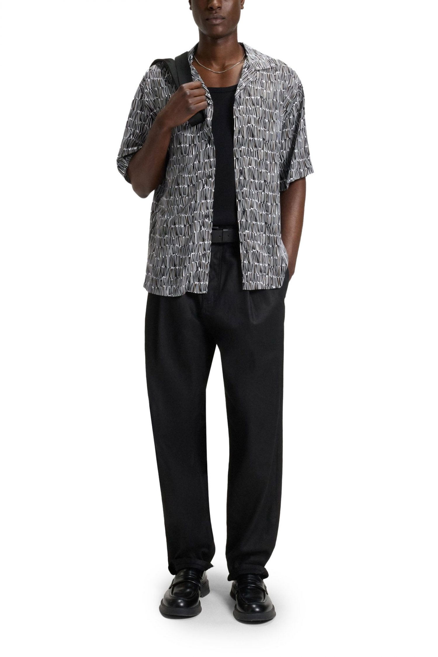 HUGO ΠΟΥΚΑΜΙΣΟ ΚΟΝΤΟΜΑΝΙΚΟ ESPINO ΕΜΠΡΙΜΕ ΜΑΥΡΟ-ΛΕΥΚΟ φωτογραφία