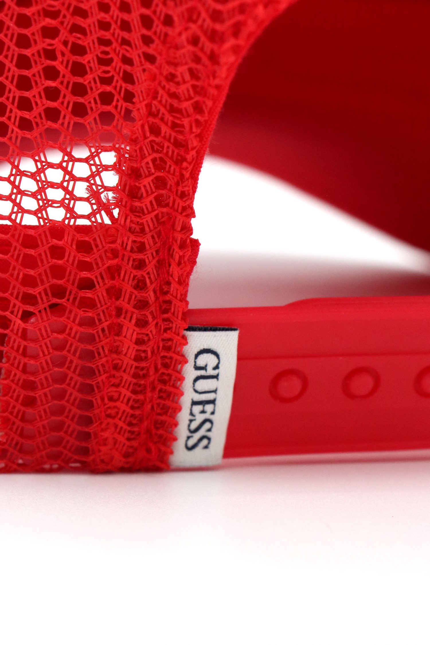 GUESS JEANS ΚΑΠΕΛΟ PATCHED TRUCKER HAT UNISEX KOKKINO