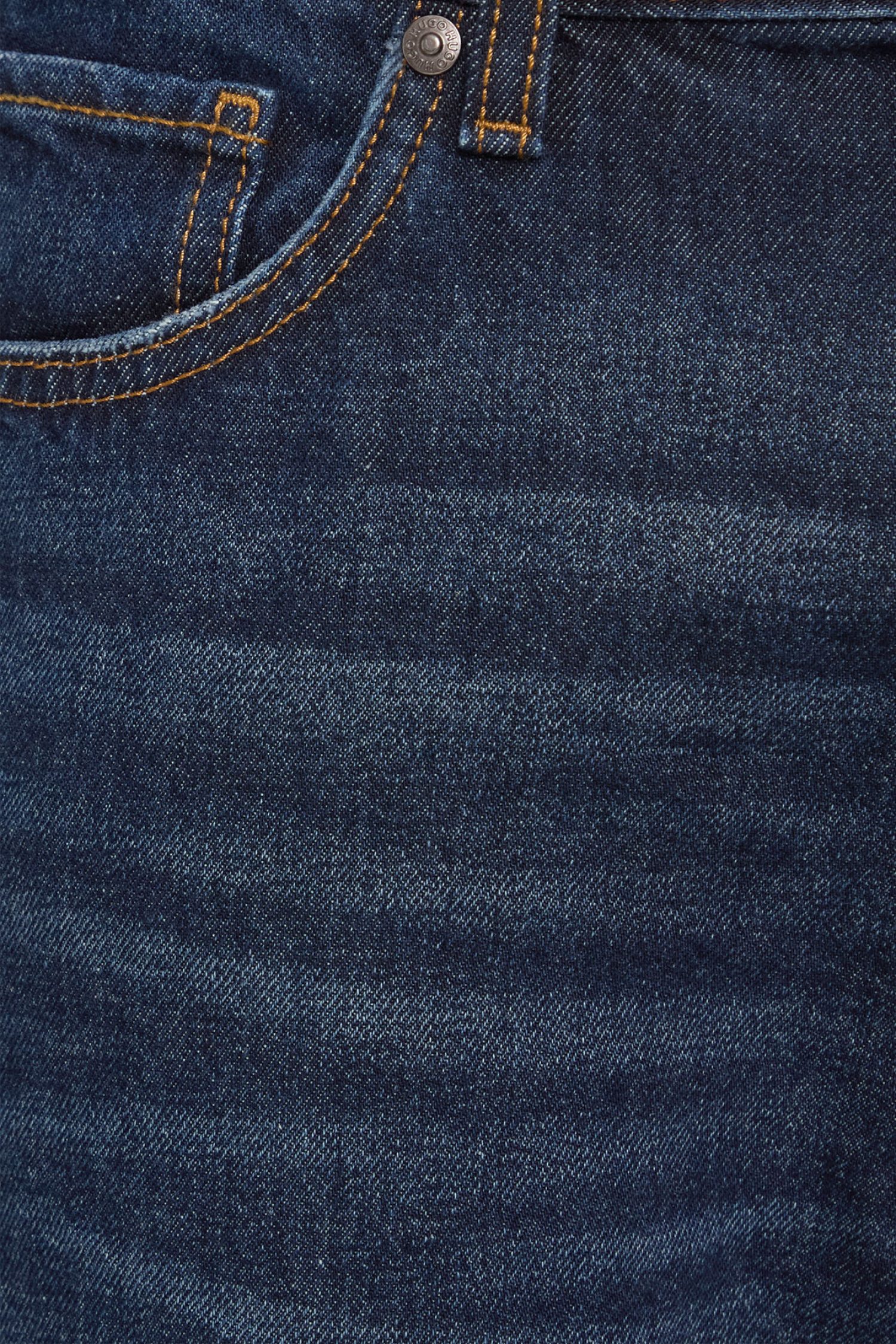 HUGO ΠΑΝΤΕΛΟΝΙ JEANS 838 RELAXED TAPERED FIT ΣΚΟΥΡΟ ΜΠΛΕ φωτογραφία