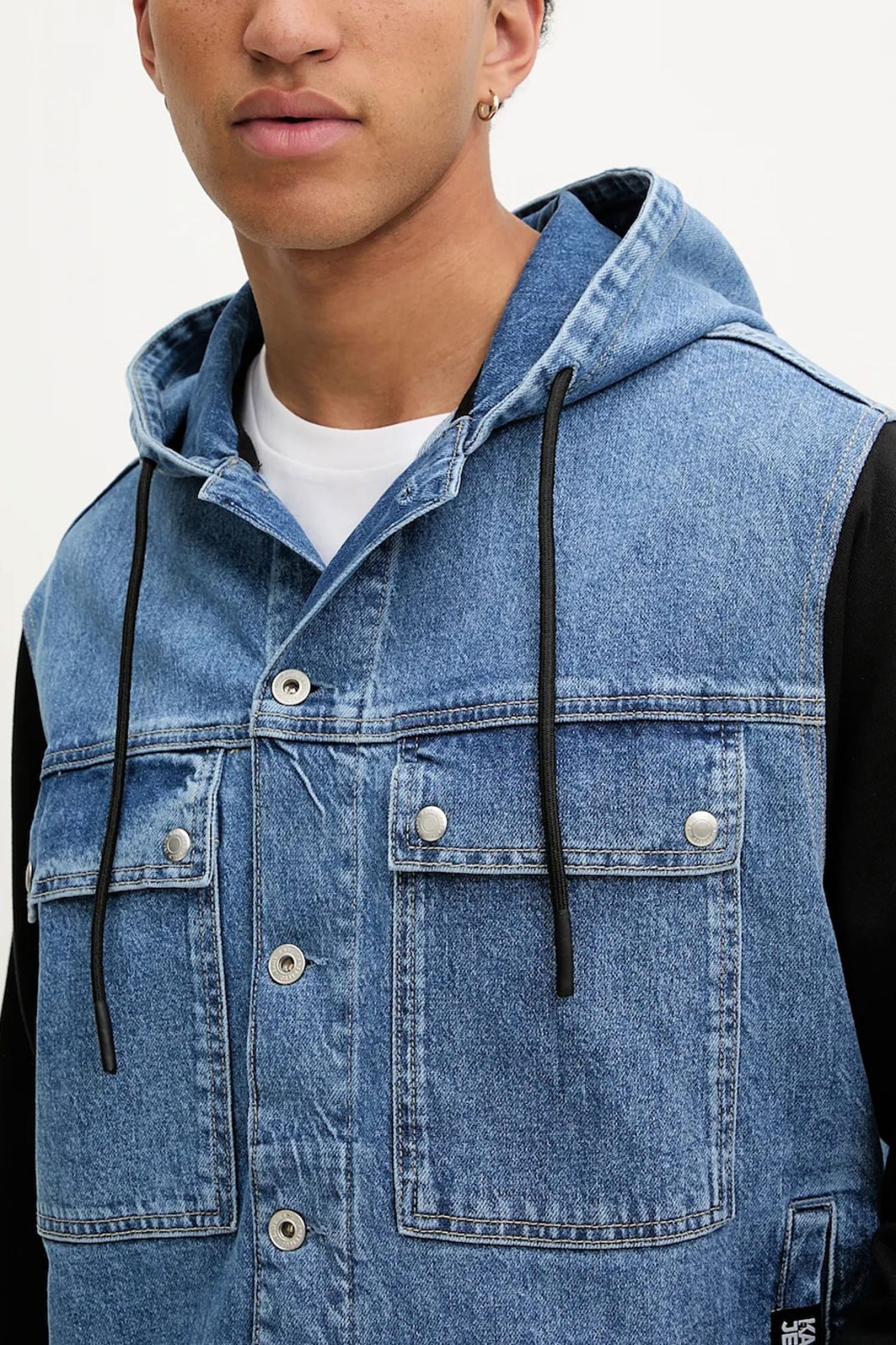 KARL LAGERFELD JEANS JACKET KLJ MIX MATERIAL ΜΠΟΥΦΑΝ ΚΟΥΚΟΥΛΑ ΜΠΛΕ JEANS φωτογραφία