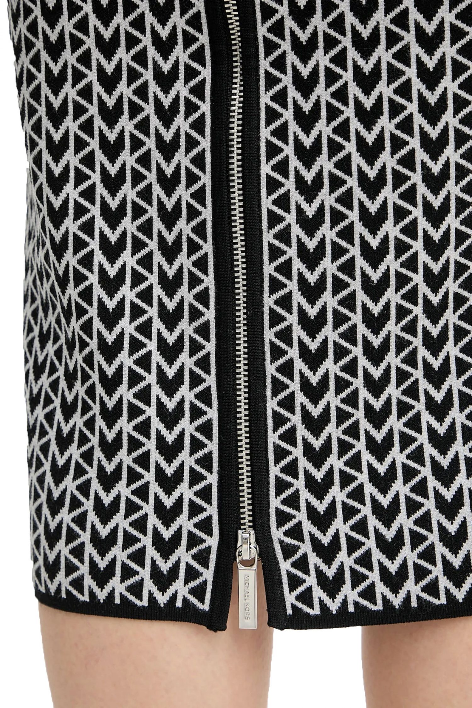 MICHAEL KORS ΦΟΥΣΤΑ MIDI ΠΛΕΚΤΟ ALL OVER PRINT ΦΕΡΜΟΥΑΡ ΠΙΣΩ ΜΑΥΡΟ-ΛΕΥΚΟ φωτογραφία