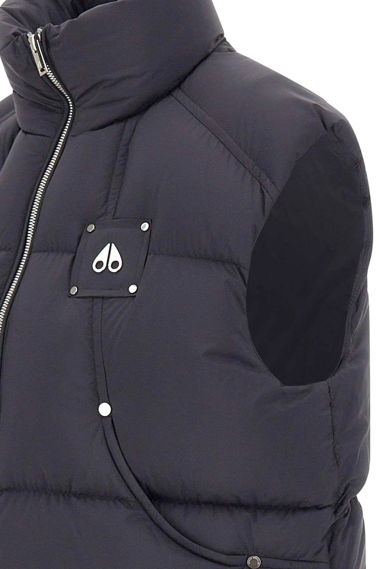 MOOSE KNUCKLES ΜΠΟΥΦΑΝ ΑΜΑΝΙΚΟ LOGO ΜΕΤΑΛΛΙΚΟ ΜΑΥΡΟ φωτογραφία