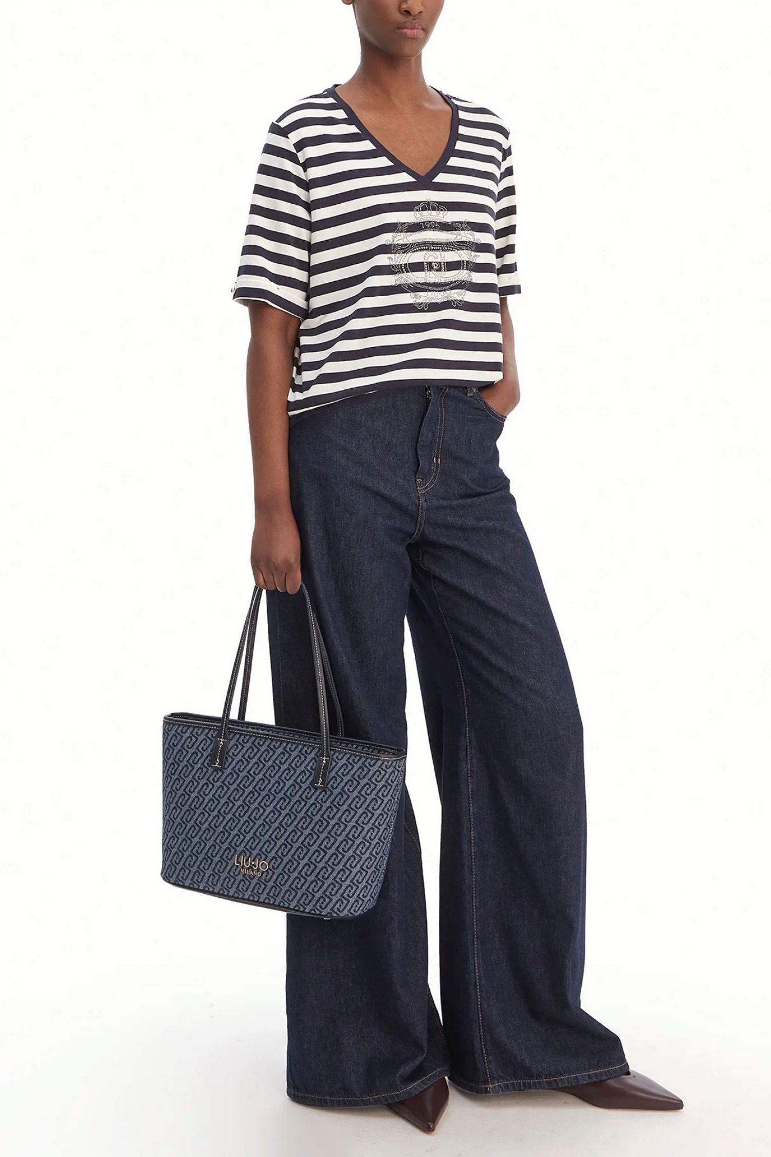 LIU-JO BETTER T-SHIRT V-NECK ΡΙΓΕ LOGO ΣΤΡΑΣ ΕΚΡΟΥ-ΜΠΛΕ φωτογραφία