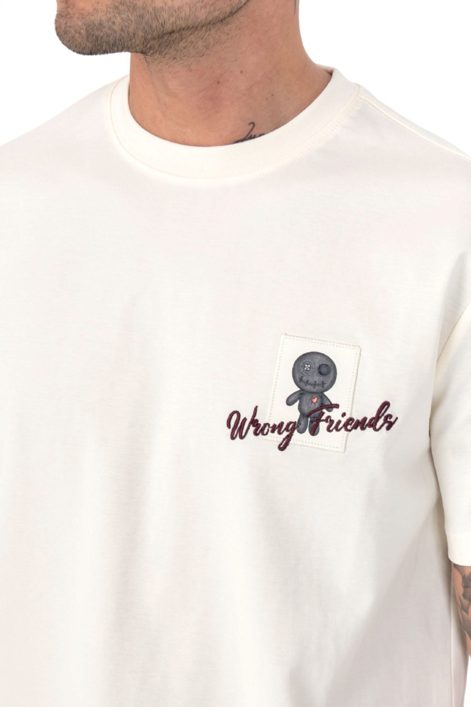 WRONG FRIENDS T-SHIRT BALTIMORE LOGO ΕΚΡΟΥ φωτογραφία
