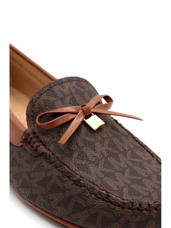 MICHAEL KORS ΠΑΠΟΥΤΣΙΑ ΜΟΚΑΣΙΝΙΑ JULIETTE MOC ALL OVER LOGO ΚΑΦΕ/ΤΑΜΠΑ