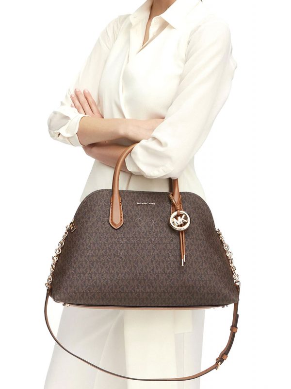 MICHAEL KORS ΤΣΑΝΤΑ CROSSBODY/ΧΕΙΡΟΣ FREDDIE ALL OVER LOGO ΚΑΦΕ/ΤΑΜΠΑ