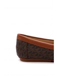 MICHAEL KORS ΠΑΠΟΥΤΣΙΑ ΜΟΚΑΣΙΝΙΑ JULIETTE MOC ALL OVER LOGO ΚΑΦΕ/ΤΑΜΠΑ