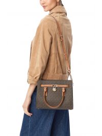 MICHAEL KORS ΤΣΑΝΤΑ CROSSBODY/ΧΕΙΡΟΣ HAMILTON MODERNE ALL OVER LOGO ΚΑΦΕ/ΤΑΜΠΑ