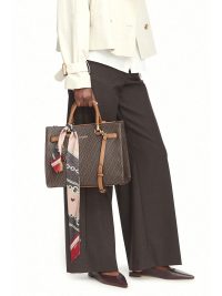 LIU-JO ΤΣΑΝΤΑ ΧΕΙΡΟΣ/CROSSBODY ΑΠΟΣΠΩΜΕΝΟ ΦΟΥΛΑΡΙ LOGO ΜΕΤΑΛΛΙΚΟ ΚΑΦΕ